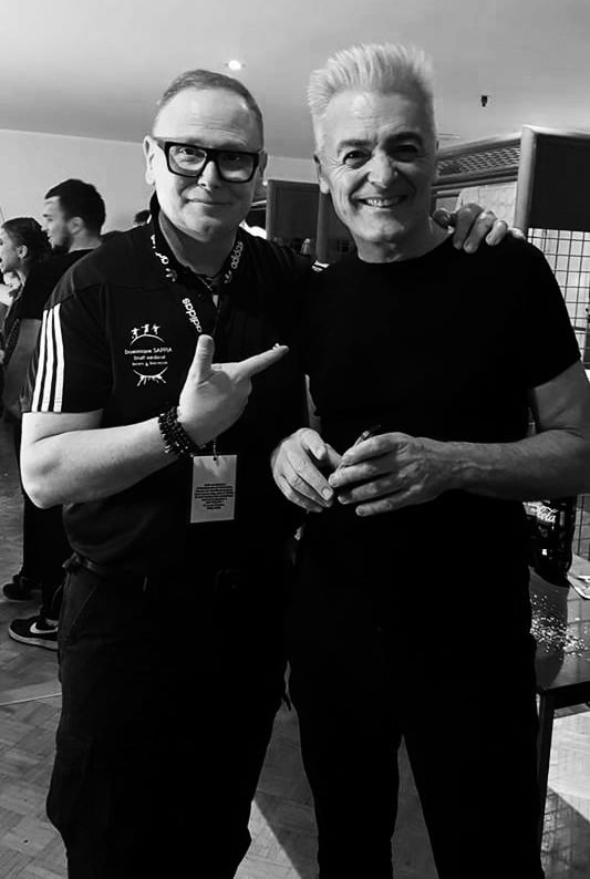 DOMINIQUE SAPPIA LE KINE DES STARS QUI CHOUCHOUTE  LA TROUPE DE NOTRE DAME DE PARIS