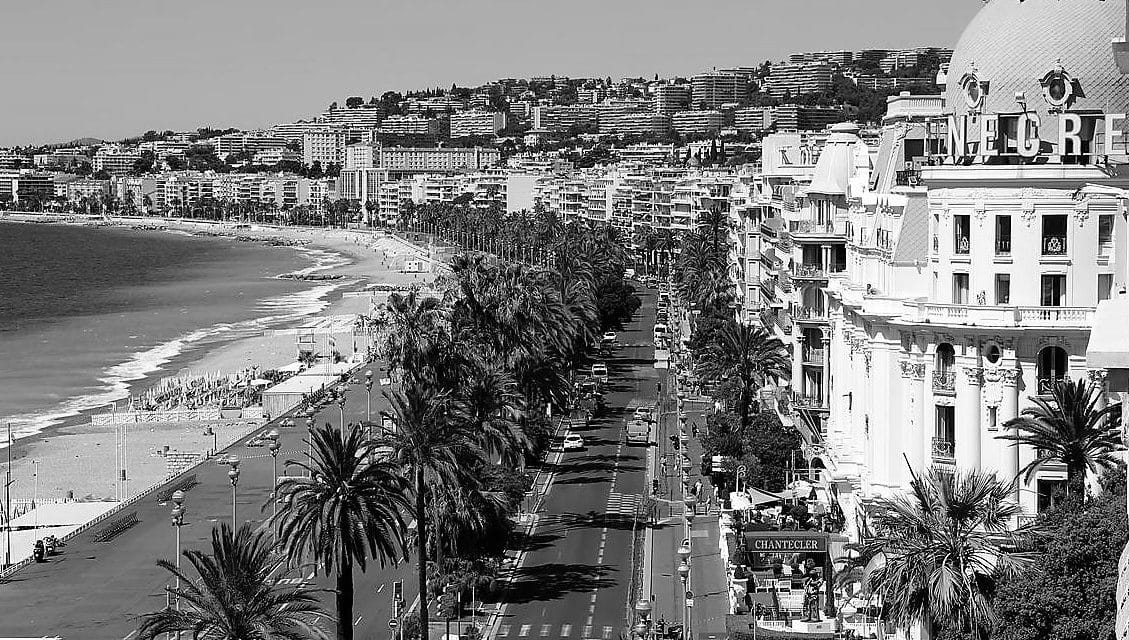 NICE SE SOUVIENT…TOUTE LA PROMENADE DES ANGLAIS PANSE UNE PLAIE ENCORE A VIF