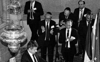 NICOLAS SARKOZY- ILLUMINE LA GRANDE SYNAGOGUE DE MARSEILLE !