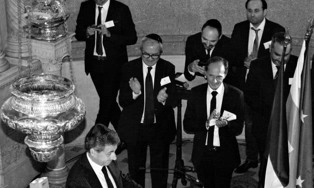 NICOLAS SARKOZY- ILLUMINE LA GRANDE SYNAGOGUE DE MARSEILLE !